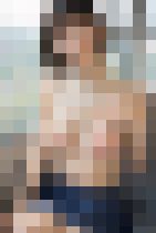 ?動画?電車の中で挑発する透け透けタンクトップ美女?