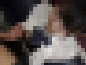 色白で若々しい顔立ちの18歳の女子高生