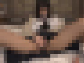 どこか寂しげな表情を浮かべた清純で可愛らしい女子校生
